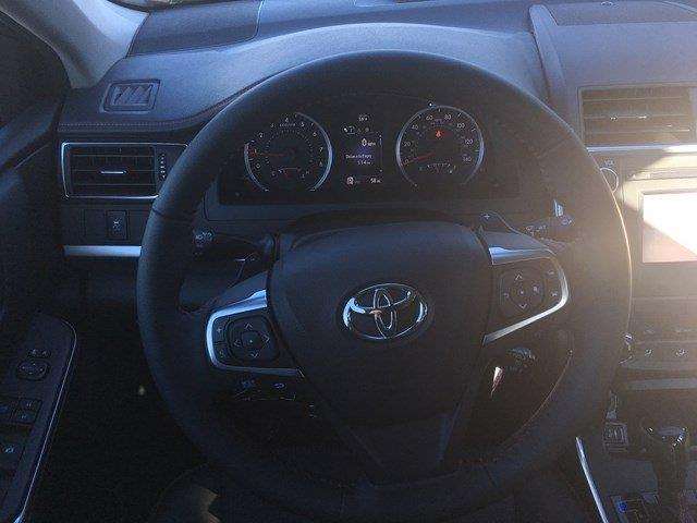 2017 Toyota Camry SE 4dr Sedan